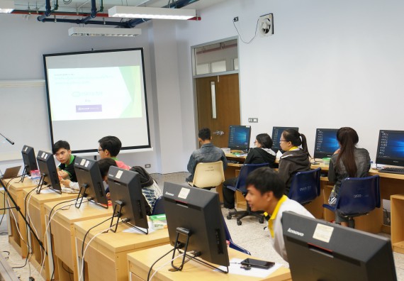 ภาพกิจกรรม โปรแกรมวิชาวิทยาการคอมพิวเตอร์ จัดอบรมเชิงปฏิบัติการ เรื่อง การเรียนรู้และการเขียนโปรแกรมเพื่อใช้งานและควบคุมบอร์ดแบบฝังตัว Microbit