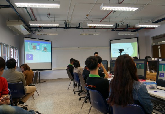 ภาพกิจกรรม โปรแกรมวิชาวิทยาการคอมพิวเตอร์ จัดอบรมเชิงปฏิบัติการ เรื่อง การเรียนรู้และการเขียนโปรแกรมเพื่อใช้งานและควบคุมบอร์ดแบบฝังตัว Microbit