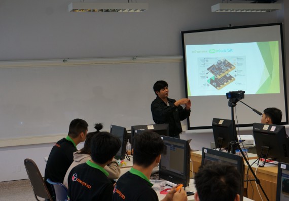 ภาพกิจกรรม โปรแกรมวิชาวิทยาการคอมพิวเตอร์ จัดอบรมเชิงปฏิบัติการ เรื่อง การเรียนรู้และการเขียนโปรแกรมเพื่อใช้งานและควบคุมบอร์ดแบบฝังตัว Microbit