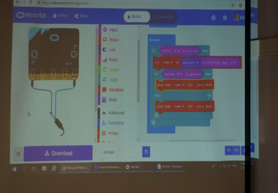 ภาพกิจกรรม โปรแกรมวิชาวิทยาการคอมพิวเตอร์ จัดอบรมเชิงปฏิบัติการ เรื่อง การเรียนรู้และการเขียนโปรแกรมเพื่อใช้งานและควบคุมบอร์ดแบบฝังตัว Microbit
