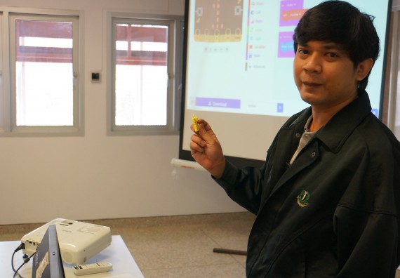 ภาพกิจกรรม โปรแกรมวิชาวิทยาการคอมพิวเตอร์ จัดอบรมเชิงปฏิบัติการ เรื่อง การเรียนรู้และการเขียนโปรแกรมเพื่อใช้งานและควบคุมบอร์ดแบบฝังตัว Microbit