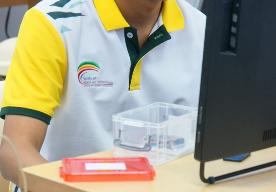 ภาพกิจกรรม โปรแกรมวิชาวิทยาการคอมพิวเตอร์ จัดอบรมเชิงปฏิบัติการ เรื่อง การเรียนรู้และการเขียนโปรแกรมเพื่อใช้งานและควบคุมบอร์ดแบบฝังตัว Microbit