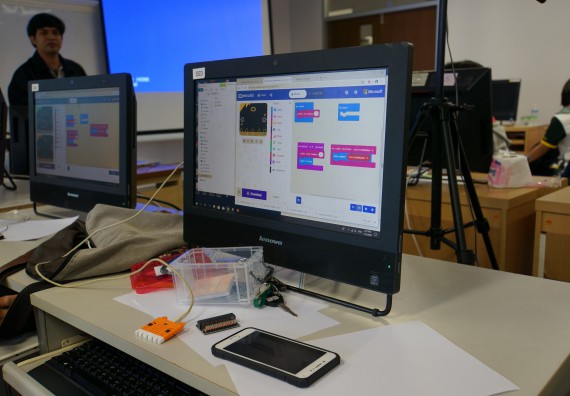 ภาพกิจกรรม โปรแกรมวิชาวิทยาการคอมพิวเตอร์ จัดอบรมเชิงปฏิบัติการ เรื่อง การเรียนรู้และการเขียนโปรแกรมเพื่อใช้งานและควบคุมบอร์ดแบบฝังตัว Microbit