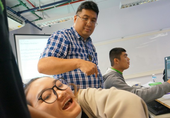 ภาพกิจกรรม โปรแกรมวิชาวิทยาการคอมพิวเตอร์ จัดอบรมเชิงปฏิบัติการ เรื่อง การเรียนรู้และการเขียนโปรแกรมเพื่อใช้งานและควบคุมบอร์ดแบบฝังตัว Microbit