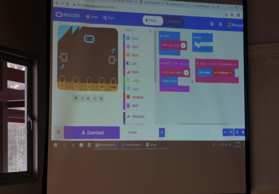 ภาพกิจกรรม โปรแกรมวิชาวิทยาการคอมพิวเตอร์ จัดอบรมเชิงปฏิบัติการ เรื่อง การเรียนรู้และการเขียนโปรแกรมเพื่อใช้งานและควบคุมบอร์ดแบบฝังตัว Microbit