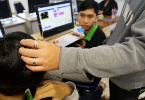 ภาพกิจกรรม โปรแกรมวิชาวิทยาการคอมพิวเตอร์ จัดอบรมเชิงปฏิบัติการ เรื่อง การเรียนรู้และการเขียนโปรแกรมเพื่อใช้งานและควบคุมบอร์ดแบบฝังตัว Microbit