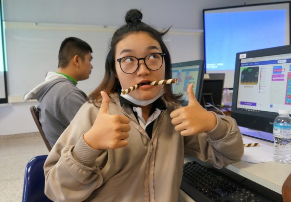 ภาพกิจกรรม โปรแกรมวิชาวิทยาการคอมพิวเตอร์ จัดอบรมเชิงปฏิบัติการ เรื่อง การเรียนรู้และการเขียนโปรแกรมเพื่อใช้งานและควบคุมบอร์ดแบบฝังตัว Microbit