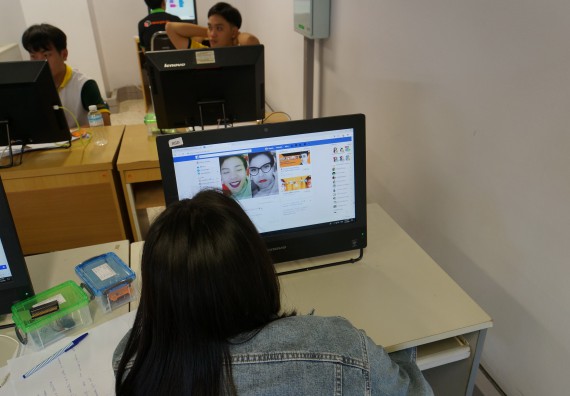 ภาพกิจกรรม โปรแกรมวิชาวิทยาการคอมพิวเตอร์ จัดอบรมเชิงปฏิบัติการ เรื่อง การเรียนรู้และการเขียนโปรแกรมเพื่อใช้งานและควบคุมบอร์ดแบบฝังตัว Microbit