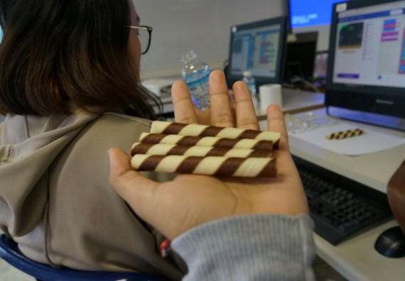 ภาพกิจกรรม โปรแกรมวิชาวิทยาการคอมพิวเตอร์ จัดอบรมเชิงปฏิบัติการ เรื่อง การเรียนรู้และการเขียนโปรแกรมเพื่อใช้งานและควบคุมบอร์ดแบบฝังตัว Microbit