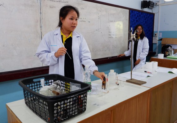 ภาพกิจกรรม โปรแกรมวิชาเคมี จัดกิจกรรมการอบรมเชิงปฏิบัติการเสริมทักษะพื้นฐานทางเคมี