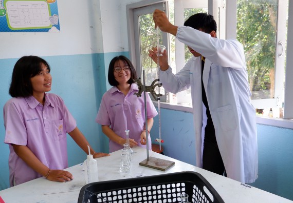 ภาพกิจกรรม โปรแกรมวิชาเคมี จัดกิจกรรมการอบรมเชิงปฏิบัติการเสริมทักษะพื้นฐานทางเคมี