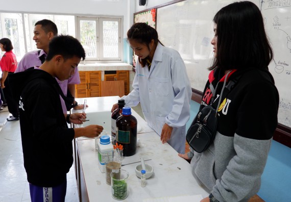 ภาพกิจกรรม โปรแกรมวิชาเคมี จัดกิจกรรมการอบรมเชิงปฏิบัติการเสริมทักษะพื้นฐานทางเคมี