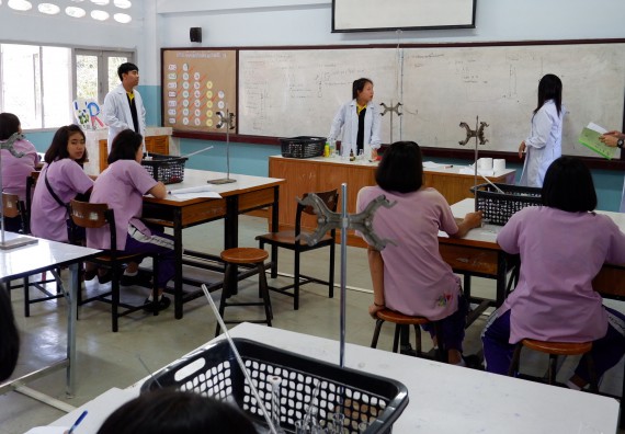 ภาพกิจกรรม โปรแกรมวิชาเคมี จัดกิจกรรมการอบรมเชิงปฏิบัติการเสริมทักษะพื้นฐานทางเคมี