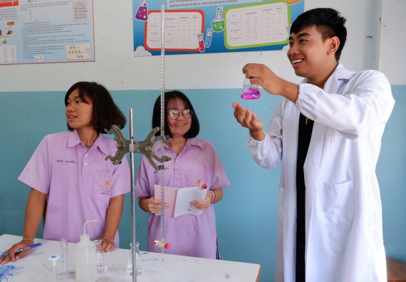 ภาพกิจกรรม โปรแกรมวิชาเคมี จัดกิจกรรมการอบรมเชิงปฏิบัติการเสริมทักษะพื้นฐานทางเคมี