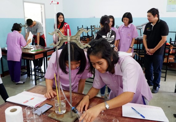 ภาพกิจกรรม โปรแกรมวิชาเคมี จัดกิจกรรมการอบรมเชิงปฏิบัติการเสริมทักษะพื้นฐานทางเคมี