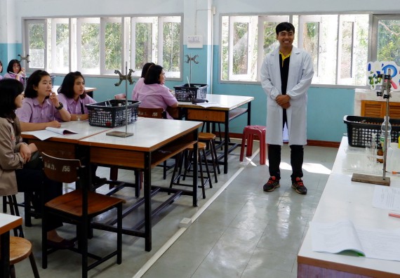 ภาพกิจกรรม โปรแกรมวิชาเคมี จัดกิจกรรมการอบรมเชิงปฏิบัติการเสริมทักษะพื้นฐานทางเคมี