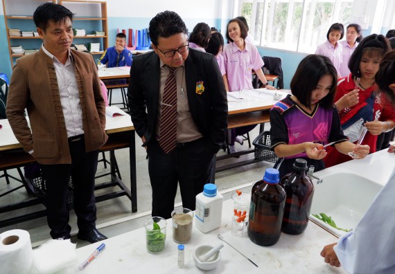 ภาพกิจกรรม โปรแกรมวิชาเคมี จัดกิจกรรมการอบรมเชิงปฏิบัติการเสริมทักษะพื้นฐานทางเคมี