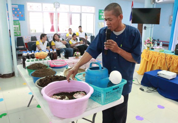 ภาพกิจกรรม คณะวิทยาศาสตร์และเทคโนโลยี จัดอบรมสร้างความรู้ความเข้าใจแนวทางการแก้ไขปัญหาโดยยึดแนวทางตามปรัชญาเศรษฐกิจพอเพียงและใช้ทรัพยากรอย่างยั่งยืน