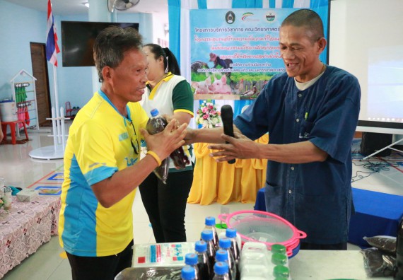 ภาพกิจกรรม คณะวิทยาศาสตร์และเทคโนโลยี จัดอบรมสร้างความรู้ความเข้าใจแนวทางการแก้ไขปัญหาโดยยึดแนวทางตามปรัชญาเศรษฐกิจพอเพียงและใช้ทรัพยากรอย่างยั่งยืน