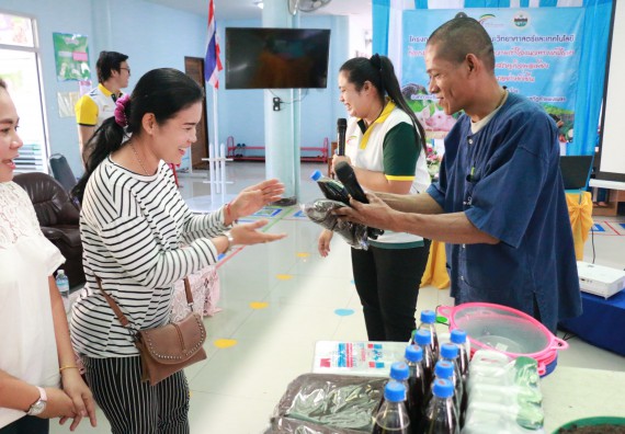 ภาพกิจกรรม คณะวิทยาศาสตร์และเทคโนโลยี จัดอบรมสร้างความรู้ความเข้าใจแนวทางการแก้ไขปัญหาโดยยึดแนวทางตามปรัชญาเศรษฐกิจพอเพียงและใช้ทรัพยากรอย่างยั่งยืน