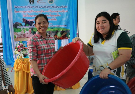 ภาพกิจกรรม คณะวิทยาศาสตร์และเทคโนโลยี จัดอบรมสร้างความรู้ความเข้าใจแนวทางการแก้ไขปัญหาโดยยึดแนวทางตามปรัชญาเศรษฐกิจพอเพียงและใช้ทรัพยากรอย่างยั่งยืน