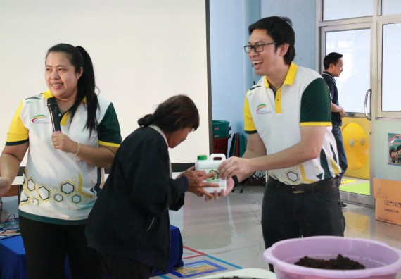 ภาพกิจกรรม คณะวิทยาศาสตร์และเทคโนโลยี จัดอบรมสร้างความรู้ความเข้าใจแนวทางการแก้ไขปัญหาโดยยึดแนวทางตามปรัชญาเศรษฐกิจพอเพียงและใช้ทรัพยากรอย่างยั่งยืน