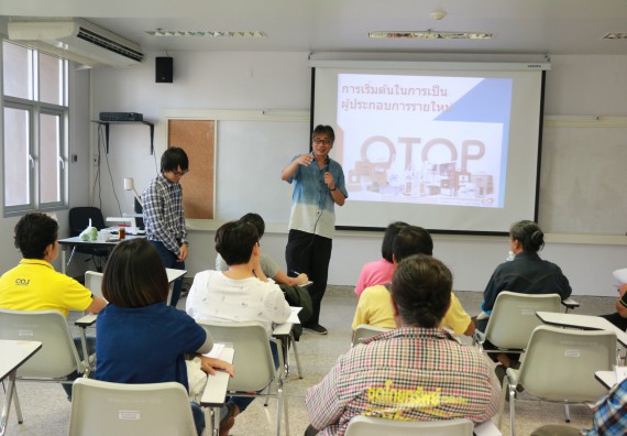 ภาพกิจกรรม โปรแกรมวิชาวิทยาศาสตร์และเทคโนโลยีการอาหาร จัดอบรมเชิงปฏิบัติการ เรื่อง สุขลักษณะที่ดีในการผลิตอาหารและการยื่นขอมาตรฐานการผลิตอาหาร