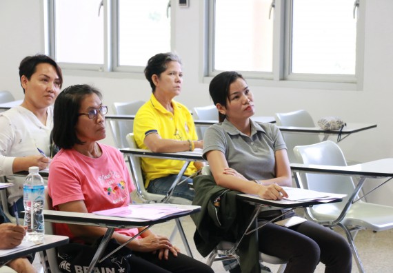 ภาพกิจกรรม โปรแกรมวิชาวิทยาศาสตร์และเทคโนโลยีการอาหาร จัดอบรมเชิงปฏิบัติการ เรื่อง สุขลักษณะที่ดีในการผลิตอาหารและการยื่นขอมาตรฐานการผลิตอาหาร