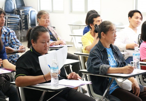 ภาพกิจกรรม โปรแกรมวิชาวิทยาศาสตร์และเทคโนโลยีการอาหาร จัดอบรมเชิงปฏิบัติการ เรื่อง สุขลักษณะที่ดีในการผลิตอาหารและการยื่นขอมาตรฐานการผลิตอาหาร