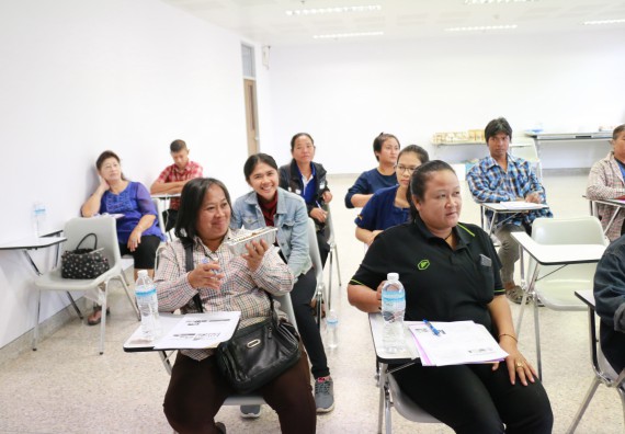 ภาพกิจกรรม โปรแกรมวิชาวิทยาศาสตร์และเทคโนโลยีการอาหาร จัดอบรมเชิงปฏิบัติการ เรื่อง สุขลักษณะที่ดีในการผลิตอาหารและการยื่นขอมาตรฐานการผลิตอาหาร