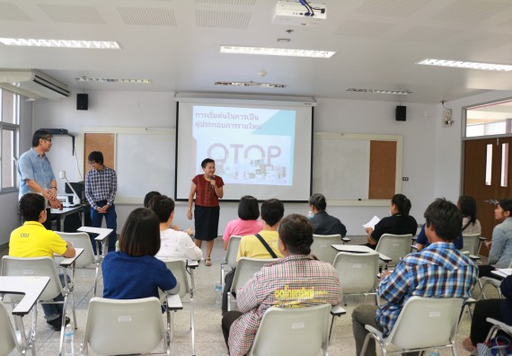ภาพกิจกรรม โปรแกรมวิชาวิทยาศาสตร์และเทคโนโลยีการอาหาร จัดอบรมเชิงปฏิบัติการ เรื่อง สุขลักษณะที่ดีในการผลิตอาหารและการยื่นขอมาตรฐานการผลิตอาหาร
