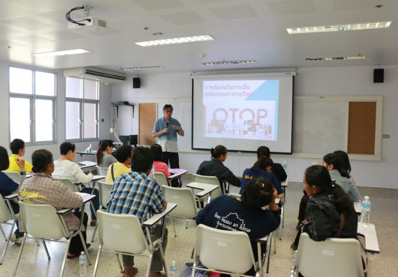 ภาพกิจกรรม โปรแกรมวิชาวิทยาศาสตร์และเทคโนโลยีการอาหาร จัดอบรมเชิงปฏิบัติการ เรื่อง สุขลักษณะที่ดีในการผลิตอาหารและการยื่นขอมาตรฐานการผลิตอาหาร