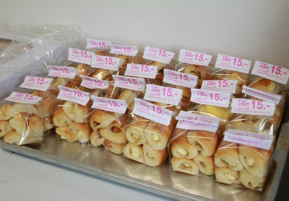 ภาพกิจกรรม โปรแกรมวิชาวิทยาศาสตร์และเทคโนโลยีการอาหาร จัดอบรมเชิงปฏิบัติการ เรื่อง สุขลักษณะที่ดีในการผลิตอาหารและการยื่นขอมาตรฐานการผลิตอาหาร