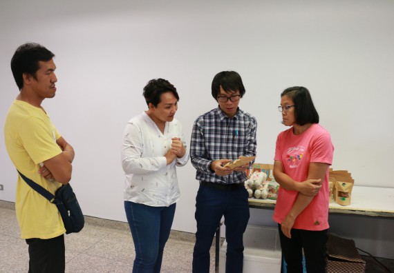 ภาพกิจกรรม โปรแกรมวิชาวิทยาศาสตร์และเทคโนโลยีการอาหาร จัดอบรมเชิงปฏิบัติการ เรื่อง สุขลักษณะที่ดีในการผลิตอาหารและการยื่นขอมาตรฐานการผลิตอาหาร