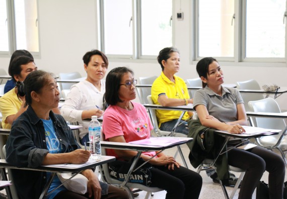 ภาพกิจกรรม โปรแกรมวิชาวิทยาศาสตร์และเทคโนโลยีการอาหาร จัดอบรมเชิงปฏิบัติการ เรื่อง สุขลักษณะที่ดีในการผลิตอาหารและการยื่นขอมาตรฐานการผลิตอาหาร