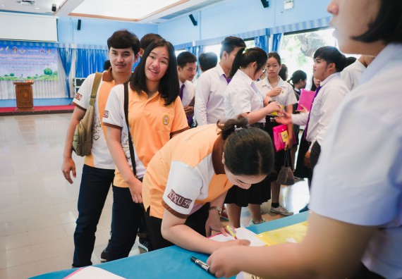 ภาพกิจกรรม ค่ายอาสาบำเพ็ญประโยชน์เพื่อส่งเสริมสร้างจริยธรรมและบูรณาการการเรียนรู้ เพื่อทำนุบำรุงศิลปวัฒนธรรม ครั้งที่ 5