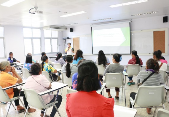 ภาพกิจกรรม คณะวิทยาศาสตร์และเทคโนโลยี จัดอบรมเชิงปฏิบัติการ เรื่อง การส่งเสริมอาชีพเพื่อเพิ่มรายได้แก่ชุมชน รุ่นที่ 1