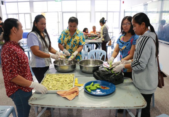 ภาพกิจกรรม คณะวิทยาศาสตร์และเทคโนโลยี จัดอบรมเชิงปฏิบัติการ เรื่อง การส่งเสริมอาชีพเพื่อเพิ่มรายได้แก่ชุมชน รุ่นที่ 1