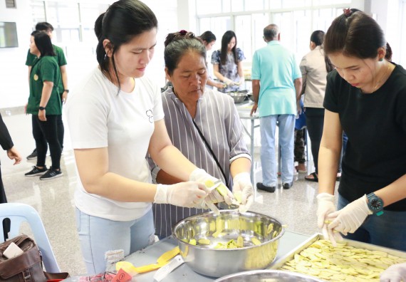 ภาพกิจกรรม คณะวิทยาศาสตร์และเทคโนโลยี จัดอบรมเชิงปฏิบัติการ เรื่อง การส่งเสริมอาชีพเพื่อเพิ่มรายได้แก่ชุมชน รุ่นที่ 1