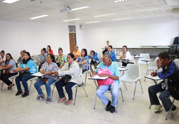 ภาพกิจกรรม คณะวิทยาศาสตร์และเทคโนโลยี จัดอบรมเชิงปฏิบัติการ เรื่อง การส่งเสริมอาชีพเพื่อเพิ่มรายได้แก่ชุมชน รุ่นที่ 1