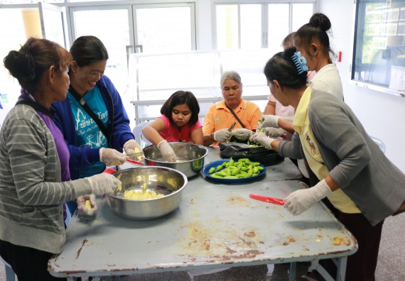ภาพกิจกรรม คณะวิทยาศาสตร์และเทคโนโลยี จัดอบรมเชิงปฏิบัติการ เรื่อง การส่งเสริมอาชีพเพื่อเพิ่มรายได้แก่ชุมชน รุ่นที่ 1