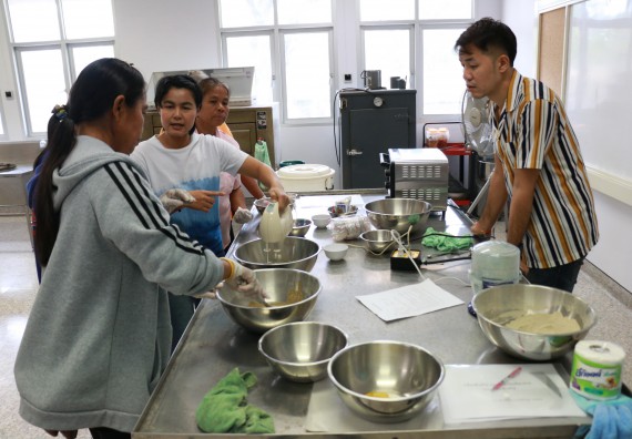 ภาพกิจกรรม คณะวิทยาศาสตร์และเทคโนโลยี จัดอบรมเชิงปฏิบัติการ เรื่อง การส่งเสริมอาชีพเพื่อเพิ่มรายได้แก่ชุมชน รุ่นที่ 1