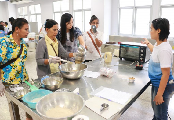 ภาพกิจกรรม คณะวิทยาศาสตร์และเทคโนโลยี จัดอบรมเชิงปฏิบัติการ เรื่อง การส่งเสริมอาชีพเพื่อเพิ่มรายได้แก่ชุมชน รุ่นที่ 1