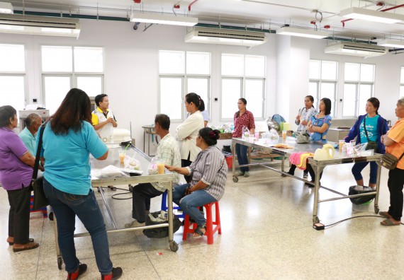 ภาพกิจกรรม คณะวิทยาศาสตร์และเทคโนโลยี จัดอบรมเชิงปฏิบัติการ เรื่อง การส่งเสริมอาชีพเพื่อเพิ่มรายได้แก่ชุมชน รุ่นที่ 1