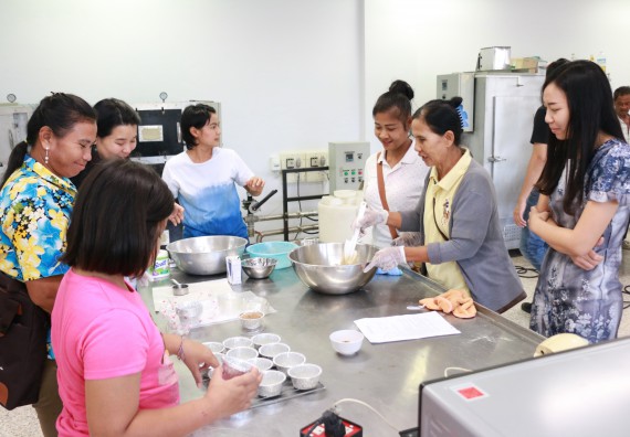 ภาพกิจกรรม คณะวิทยาศาสตร์และเทคโนโลยี จัดอบรมเชิงปฏิบัติการ เรื่อง การส่งเสริมอาชีพเพื่อเพิ่มรายได้แก่ชุมชน รุ่นที่ 1