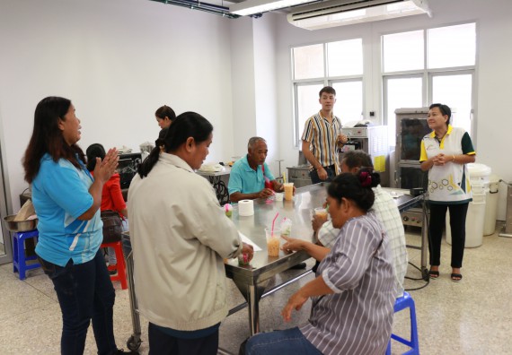 ภาพกิจกรรม คณะวิทยาศาสตร์และเทคโนโลยี จัดอบรมเชิงปฏิบัติการ เรื่อง การส่งเสริมอาชีพเพื่อเพิ่มรายได้แก่ชุมชน รุ่นที่ 1