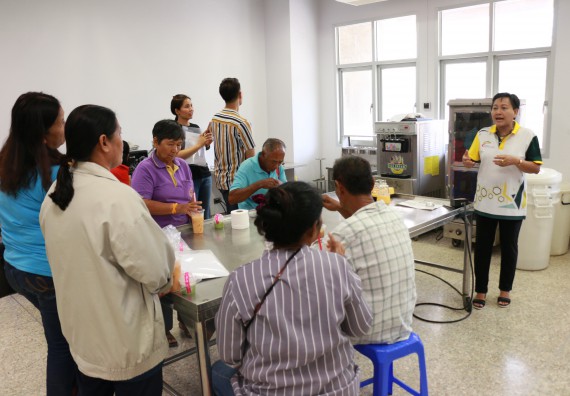 ภาพกิจกรรม คณะวิทยาศาสตร์และเทคโนโลยี จัดอบรมเชิงปฏิบัติการ เรื่อง การส่งเสริมอาชีพเพื่อเพิ่มรายได้แก่ชุมชน รุ่นที่ 1