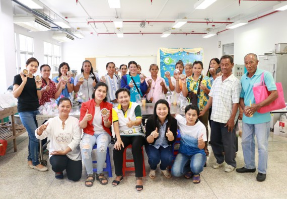 ภาพกิจกรรม คณะวิทยาศาสตร์และเทคโนโลยี จัดอบรมเชิงปฏิบัติการ เรื่อง การส่งเสริมอาชีพเพื่อเพิ่มรายได้แก่ชุมชน รุ่นที่ 1