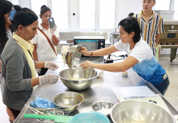 ภาพกิจกรรม คณะวิทยาศาสตร์และเทคโนโลยี จัดอบรมเชิงปฏิบัติการ เรื่อง การส่งเสริมอาชีพเพื่อเพิ่มรายได้แก่ชุมชน รุ่นที่ 1