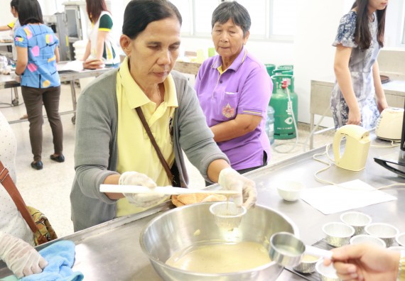 ภาพกิจกรรม คณะวิทยาศาสตร์และเทคโนโลยี จัดอบรมเชิงปฏิบัติการ เรื่อง การส่งเสริมอาชีพเพื่อเพิ่มรายได้แก่ชุมชน รุ่นที่ 1